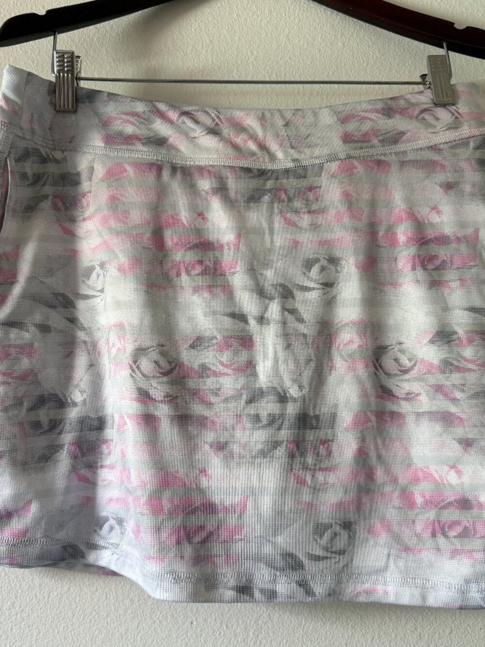 PGA TOUR Women's Golf Skort Size Large White Pink Floral Print Built In Shorts